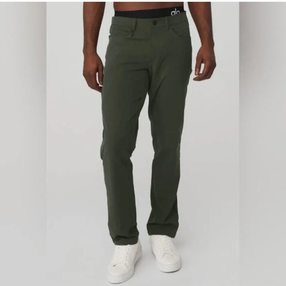 *NWT* Alo Yoga Men's "Day and Night" Pants in Cactus Green - 31L (31x34)